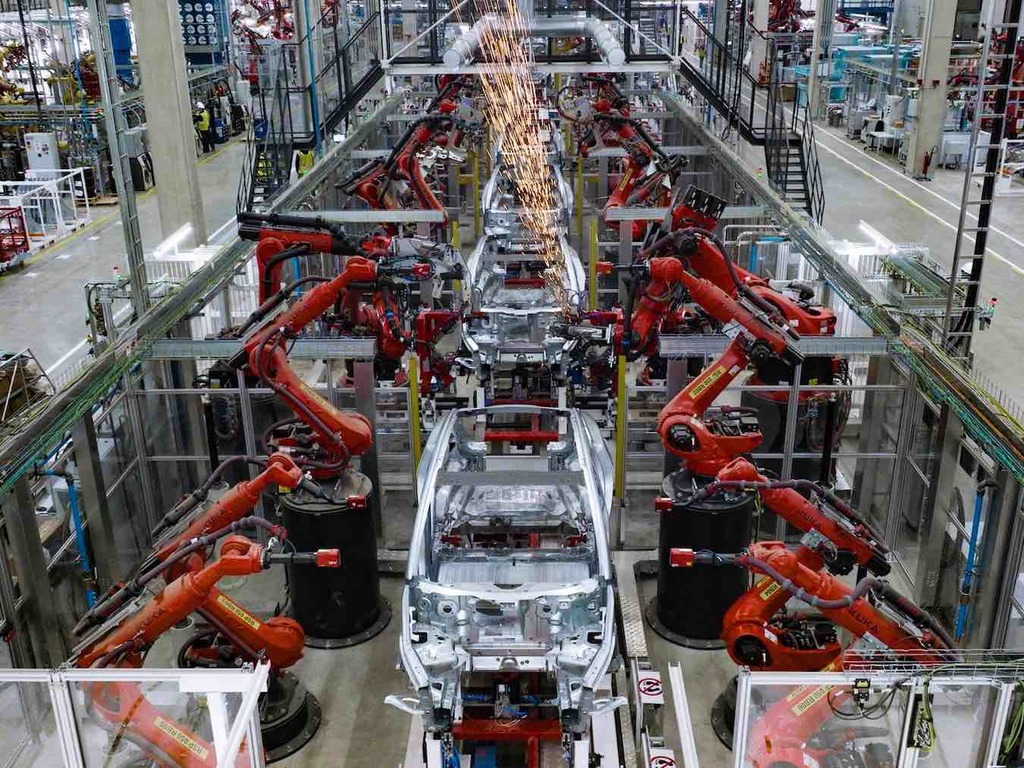 柏林超級工廠首出貨  Tesla年產量破百萬