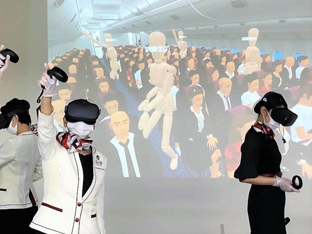 日本航空利用 VR 技術 元宇宙培訓空中服務員