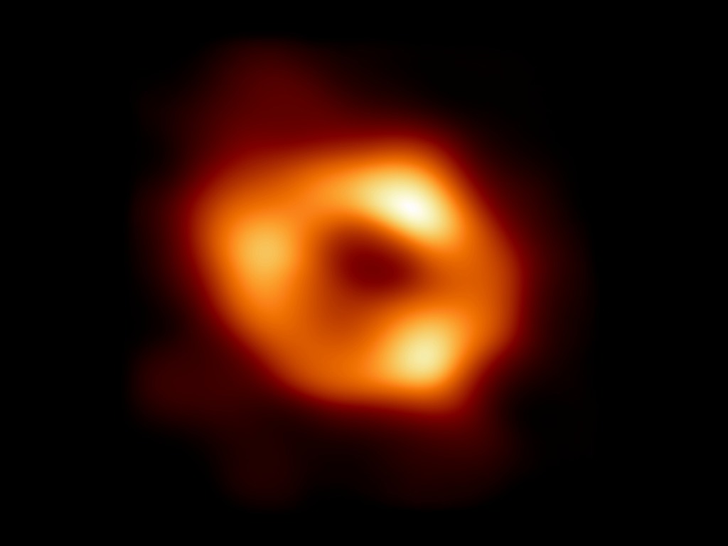 銀河中心黑洞 人馬座 A＊ 首張影像曝光
