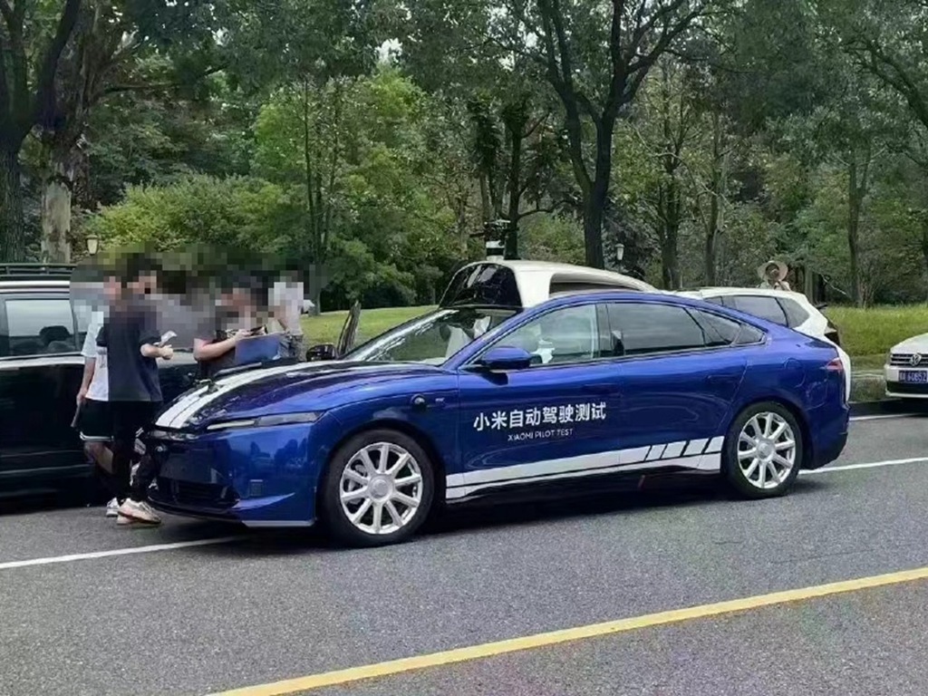 小米「自動駕駛測試車」首次曝光 比亞迪車頂配激光雷達