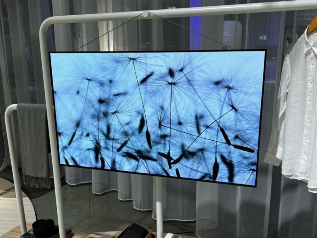【IFA 2022】Panasonic 55 吋 OLED 電視 僅重 10kg 以內置電纜懸掛