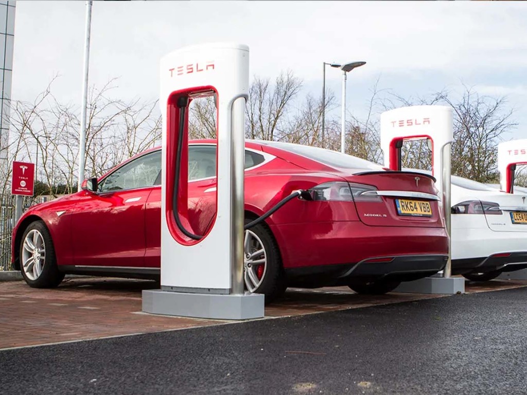 Tesla 歐洲充電站大幅加價 比當初收費貴近 3 倍