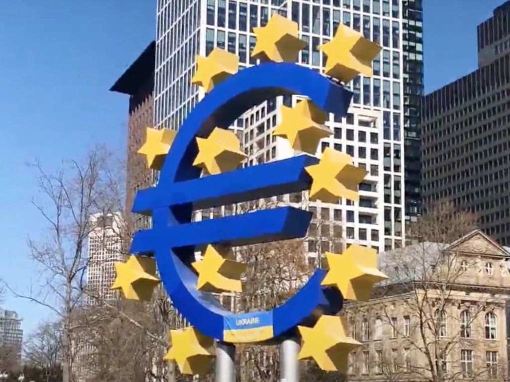 德國歐元標誌雕塑管理費告急 幸被金融科技企業注資拯救
