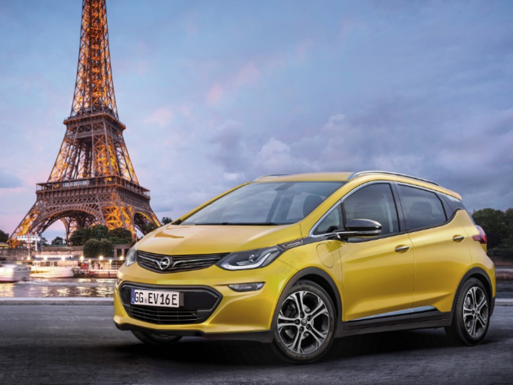 馬克龍設下 2035 年法國全用電動車目標 宣布購買電動車津貼細節