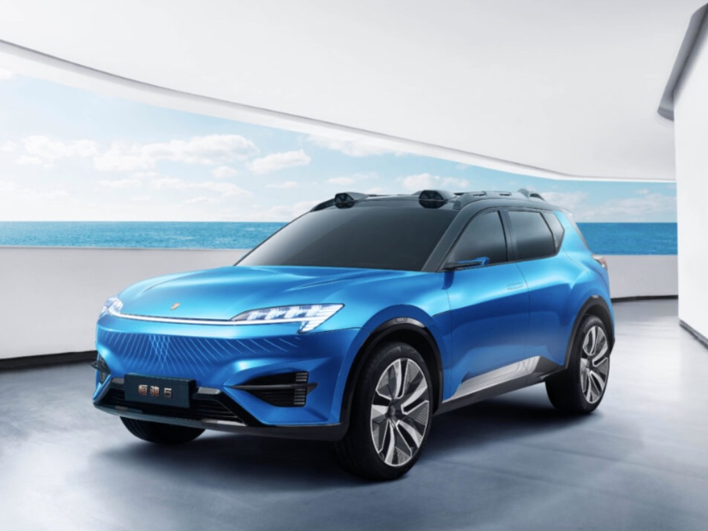 恒大交付首款電動車恒馳 5