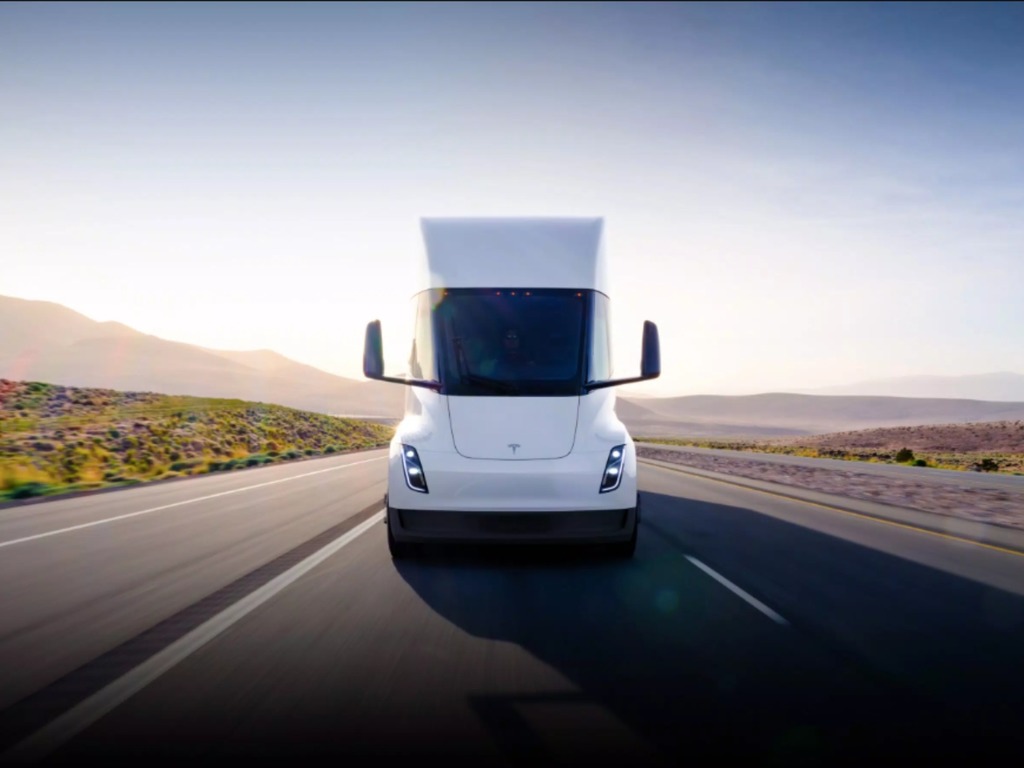 Tesla 目標今年製造 100 輛 Semi 電動卡車