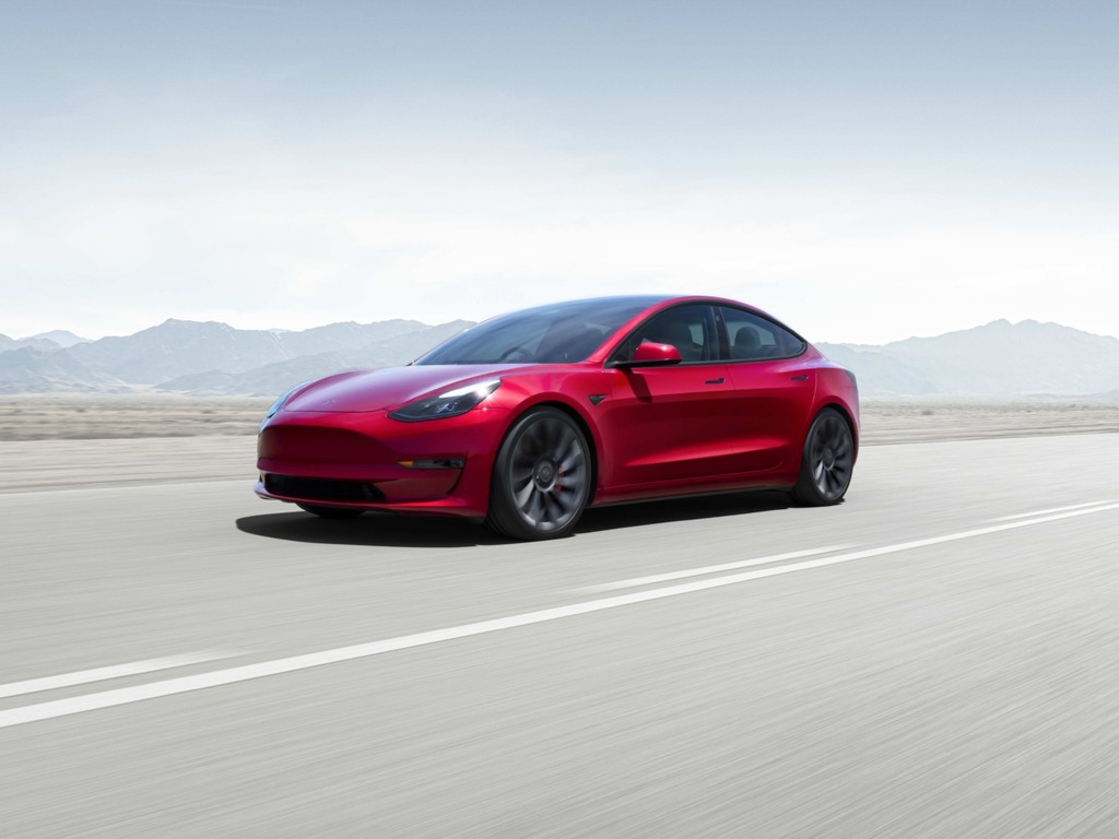 分析師下調 Tesla 股票目標價 指電動車市場始臨供過於求問題