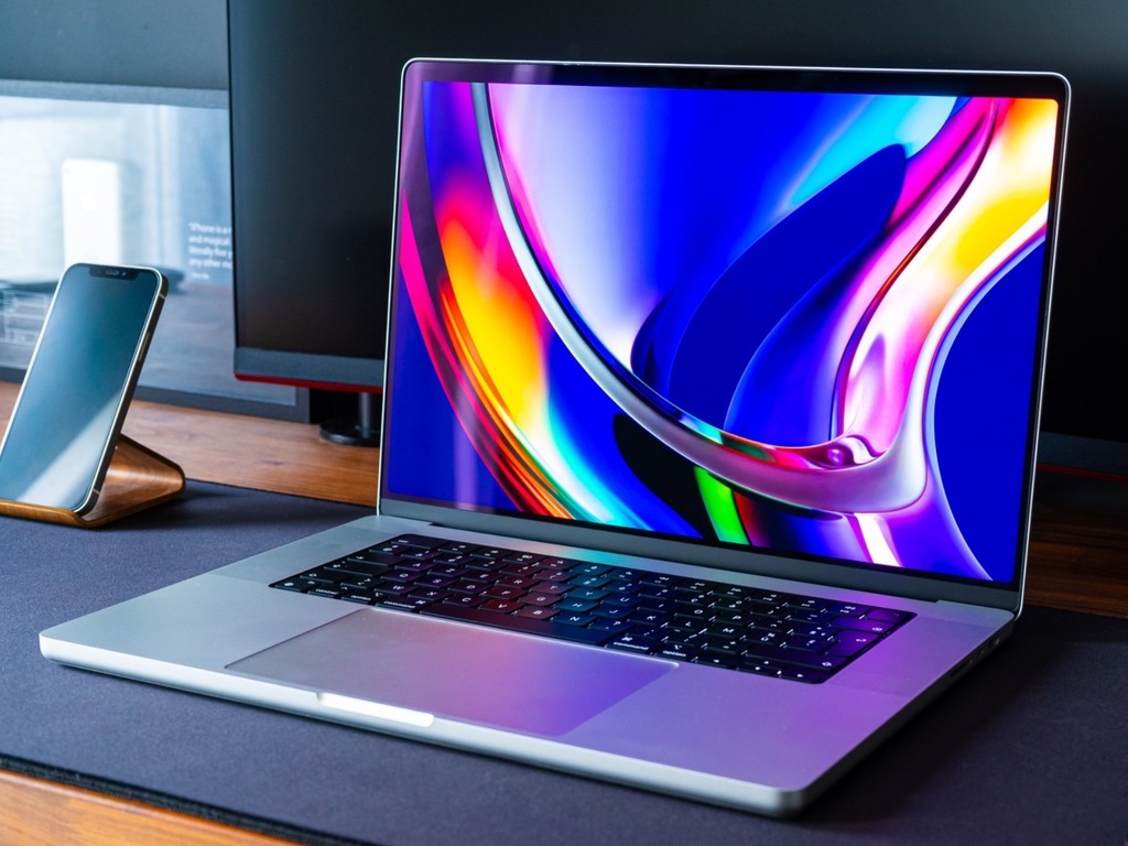 配備 OLED 屏幕 MacBook 傳於明年發布 設計更輕更薄