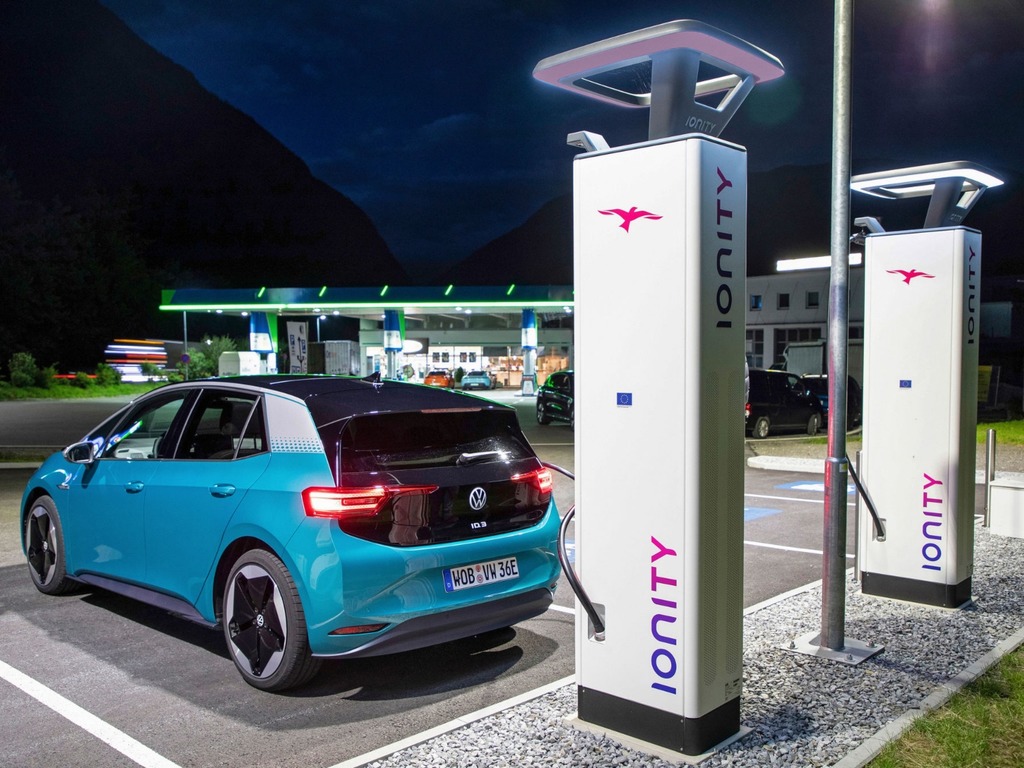 VW、平治促請德國政府 建立更多電動車充電設施