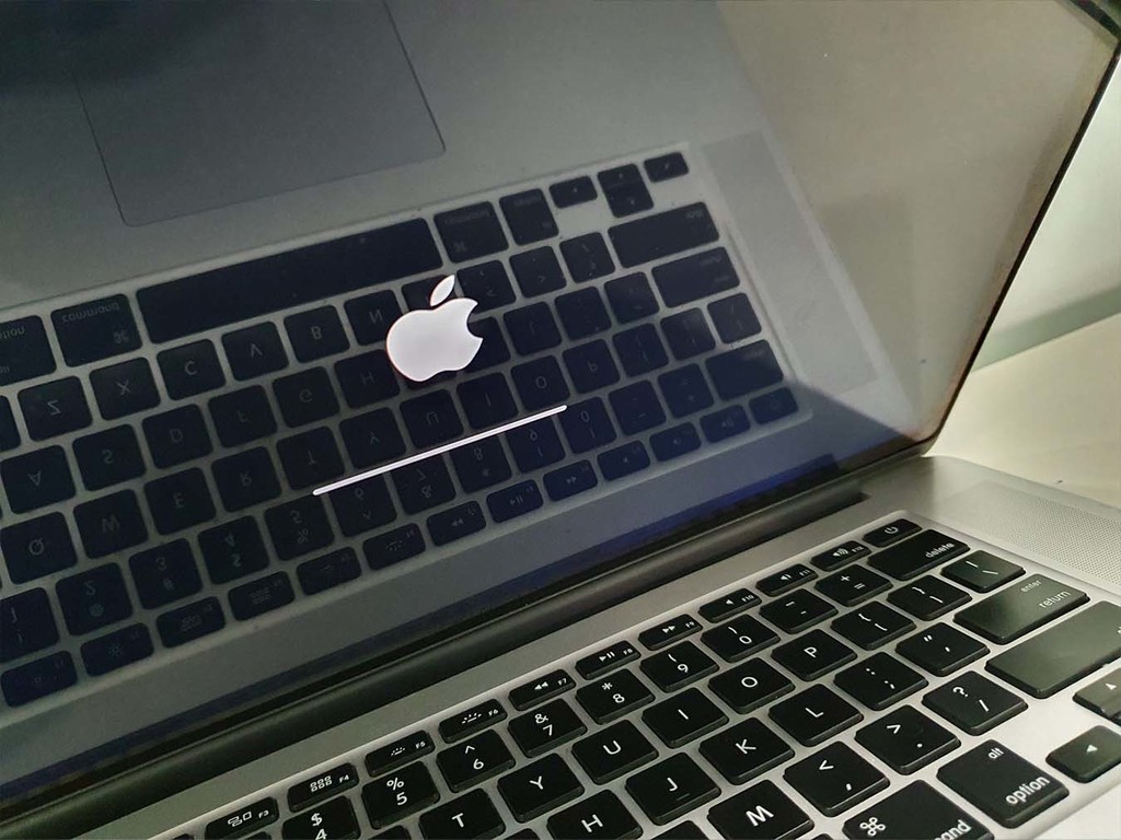 MacBook 白蘋果無法開機 送往維修前可先試 3 招自救