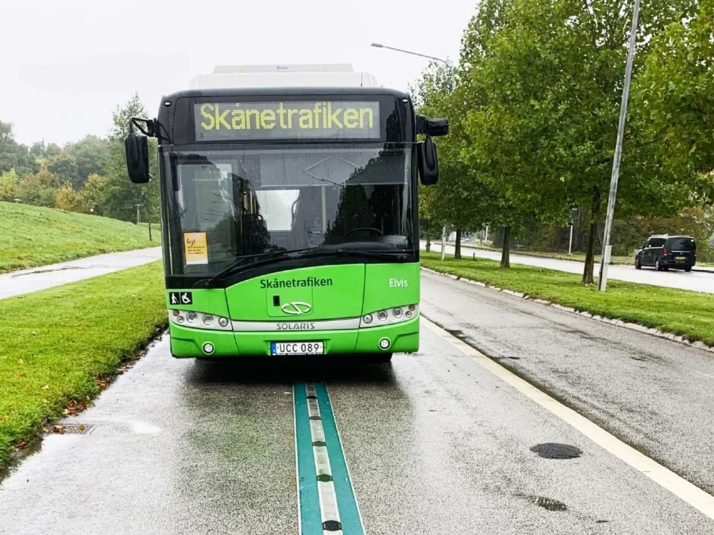 瑞典建造電動車專屬公路 輕鬆邊行車邊充電