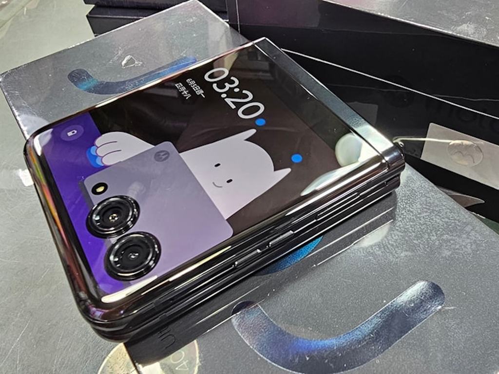 Motorola Razr 40 Ultra 水貨登場！搶眼副屏兼有驚喜價