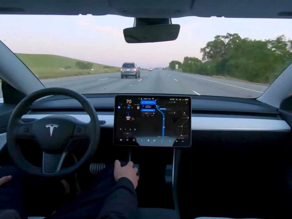 Tesla首度授權自動駕駛科技！加速電動車普及化的優厚機會