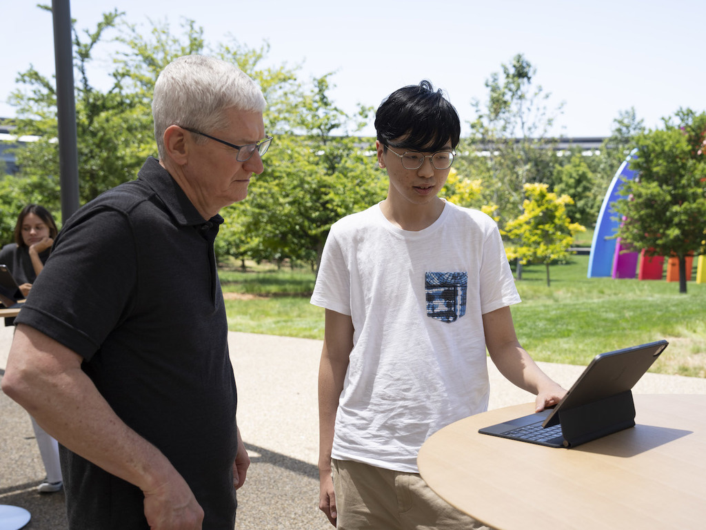Apple Swift Student Challenge 有香港學生得獎！即場向 Tim Cook 介紹盲文學習遊戲