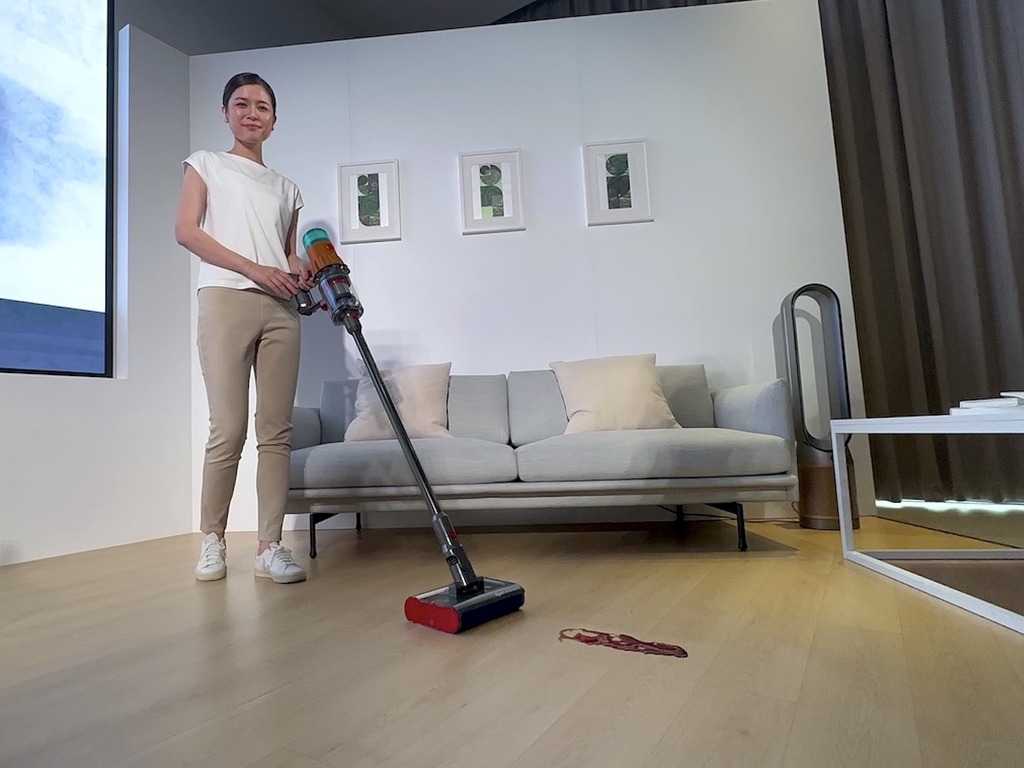 Dyson 推首款乾濕全能洗地吸塵機！專為香港家居地板而設