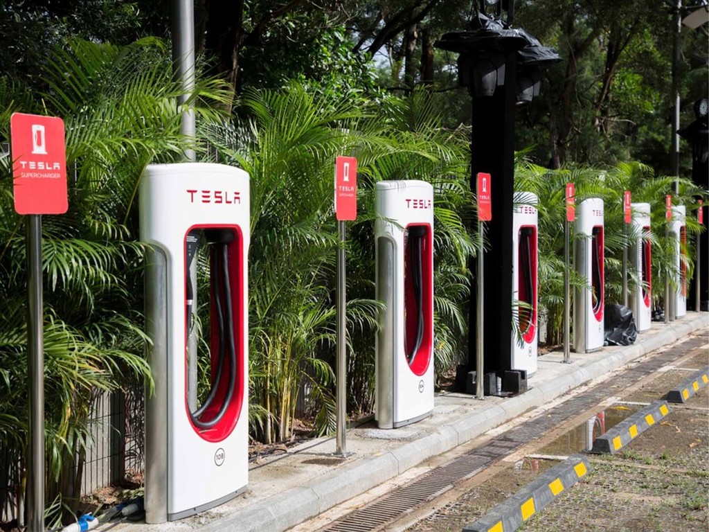 Tesla 香港調整 Surpercharge 收費 車主轟等於變相加價