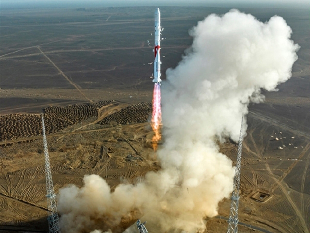 中國首枚液氧甲烷火箭升空成全球首例 朱雀二號運載火箭順利進入預定軌道