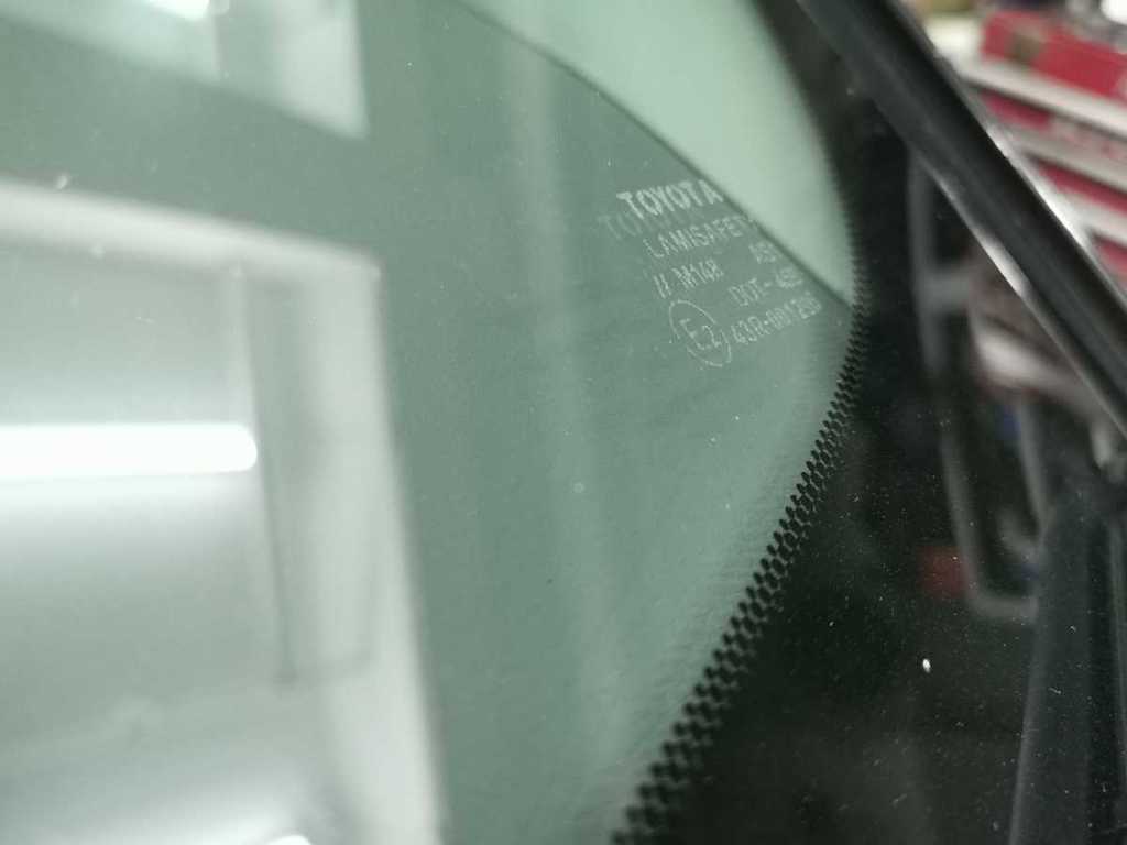 【養車冷知識】擋風玻璃小黑點大作用 可防止嚴重的安全事故