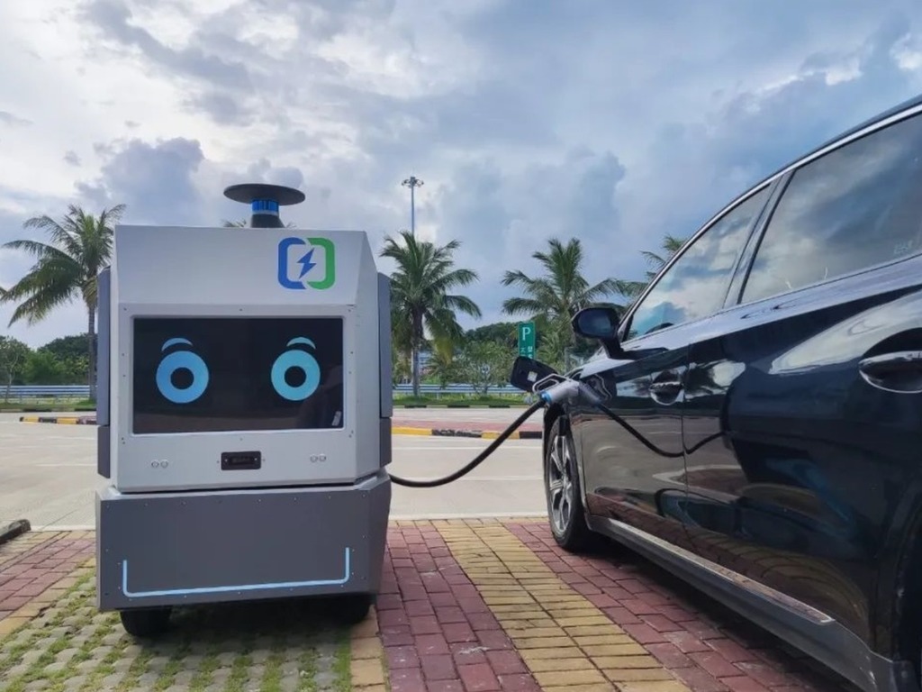 海南首個電動車流動充電機械人投入服務 勝在一鍵召喚隨傳隨到