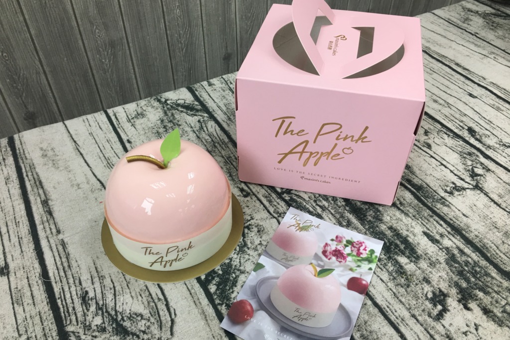 西餅店情人節新推出  粉紅色立體蘋果蛋糕