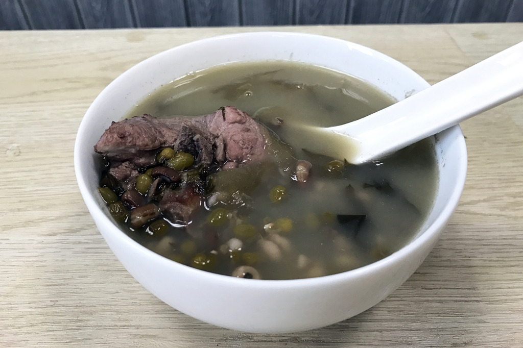 春日祛濕湯水 綠豆薏米豬骨湯
