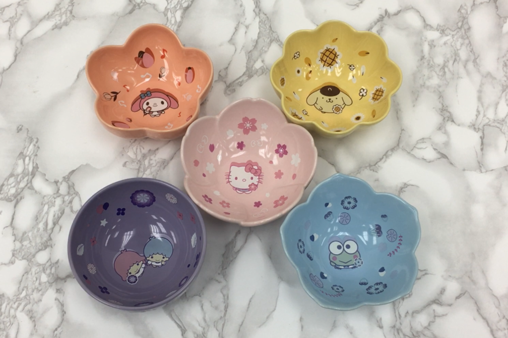 【便利店新品】7-Eleven聯乘Sanrio  推出十款花形陶瓷碗＋粉色花形立體托盤