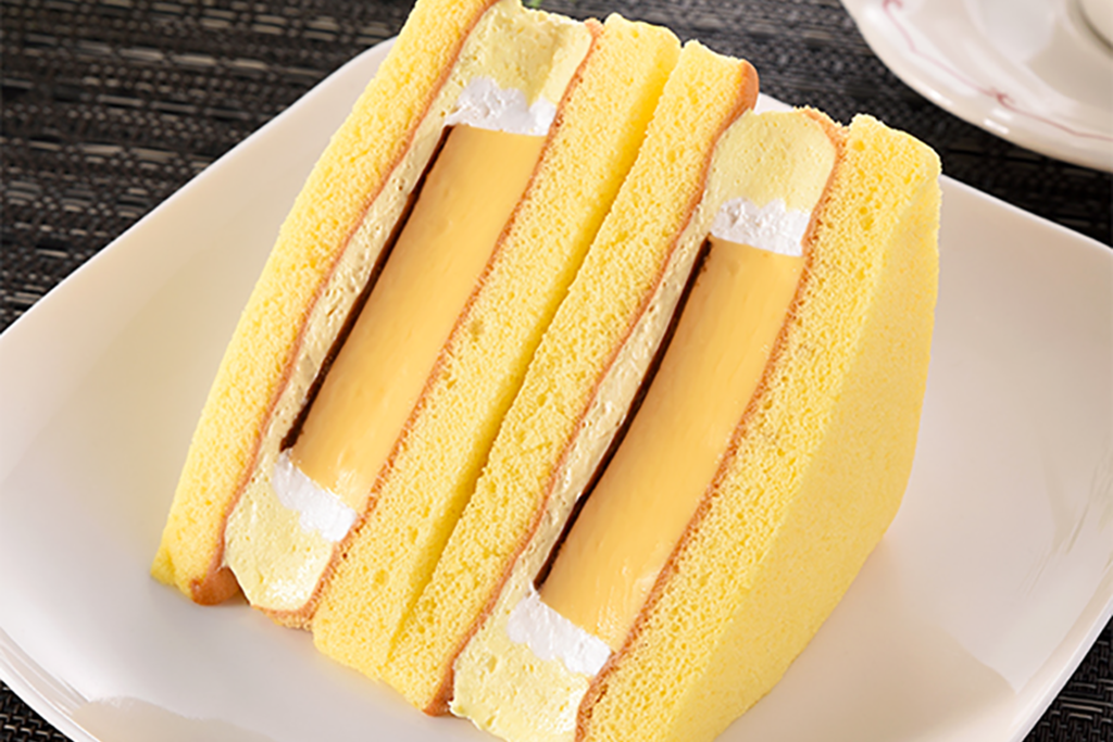 【日本FamilyMart 必食 】日本便利店厚身布甸蛋糕三文治甜品　焦糖布丁＋布丁忌廉蛋糕！