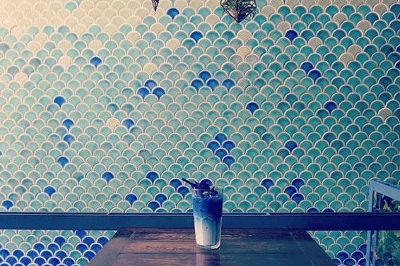 【泰國美食】泰國超夢幻藍色海洋主題咖啡店Blue Whale Café 多款藍色精美飲品