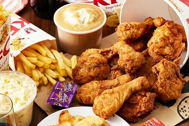 【KFC】網傳南非學生扮KFC總部品質檢測員呃食炸雞 KFC官方回應實屬虛假新聞