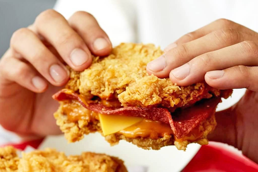 【泰國美食2019】泰國KFC期間限定新搞作　香脆芝士火腿炸雞漢堡
