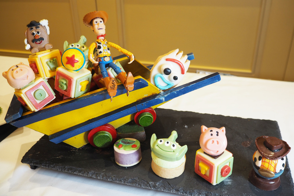 【香港迪士尼】香港迪士尼樂園度假區全新Pixar主題美食系列  《反斗奇兵4》主題自助餐／父親節優惠／多個角色造型小食