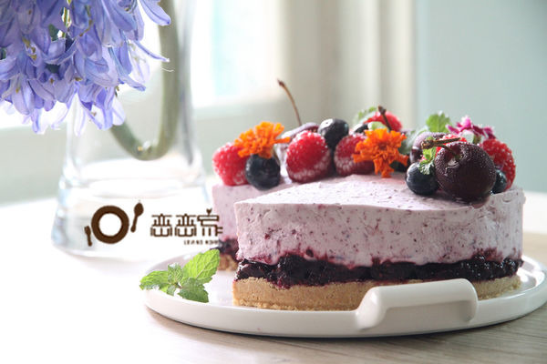 【蛋糕食譜】夏日透心涼甜品食譜　簡易自製莓果雪糕蛋糕