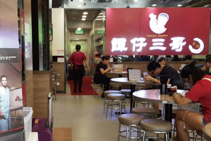 【暖心空姐】記者於香港機場吃飯  埋單時發現空姐已幫忙結帳