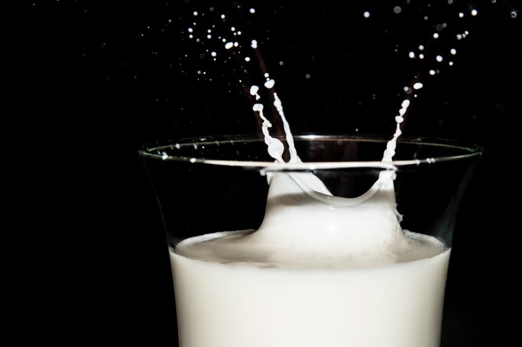 【牛奶VS鮮奶】雪藏牛奶與紙包牛奶營養、味道大不同  關鍵原來與殺菌方法有關