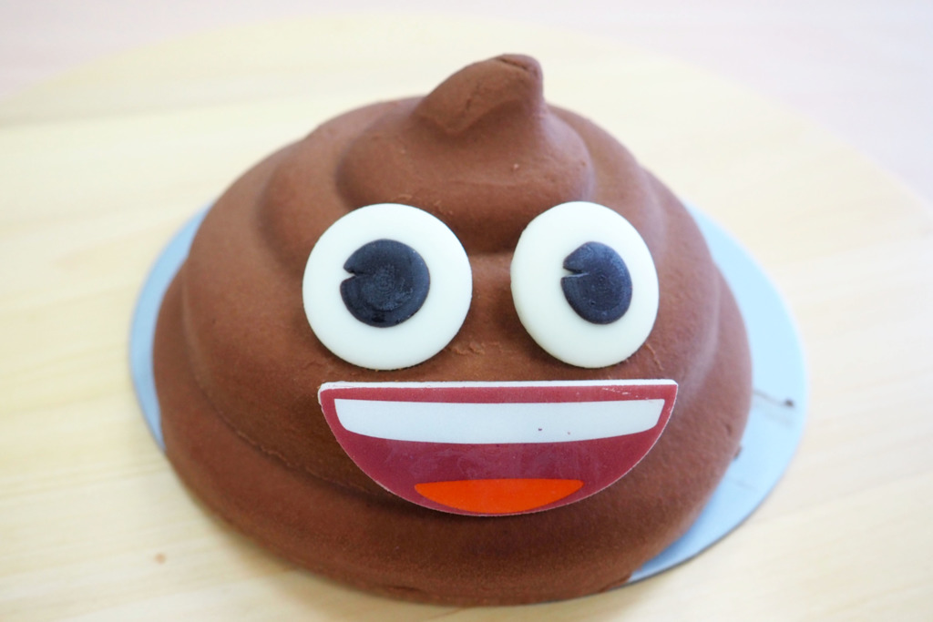 【聖安娜蛋糕】聖安娜餅店推出3D立體造型Emoji蛋糕　賣相盞鬼／比利時朱古力慕絲+朱古力流心