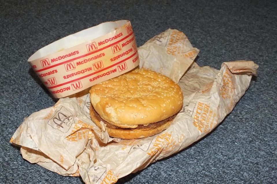 【澳洲麥當勞】世上最古老的麥當勞芝士漢堡　近25年仍完好無缺／老鼠也不偷吃