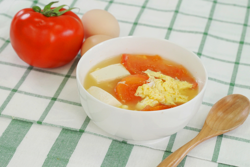 【湯水食譜】15分鐘快速完成！營養豐富中式湯水食譜   蕃茄豆腐蛋花湯
