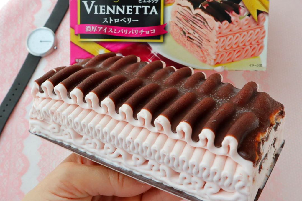 【日本甜品】日本森永士多啤梨味Viennetta　朱古力脆皮＋草莓味千層雪糕