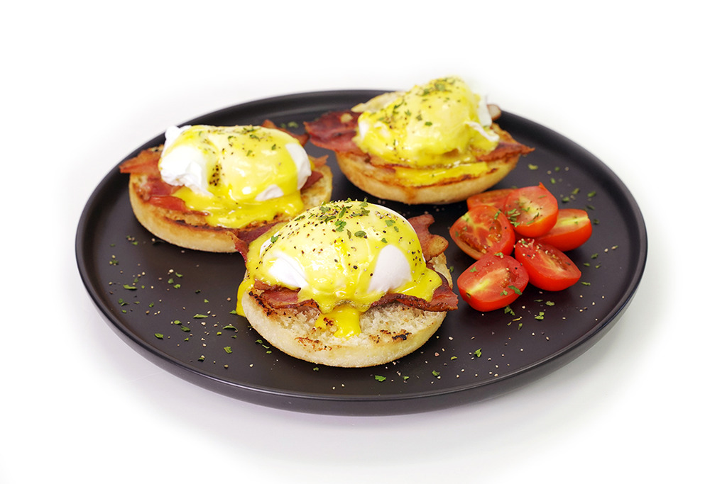 【早餐食譜】內附成功秘訣！4步簡易完成醒晨英式早餐  Egg Benedict 班尼迪克蛋食譜
