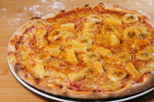 【觀塘美食】居港瑞典人炮製家鄉  Pizza Hawaii 薄餅加咖喱香蕉！