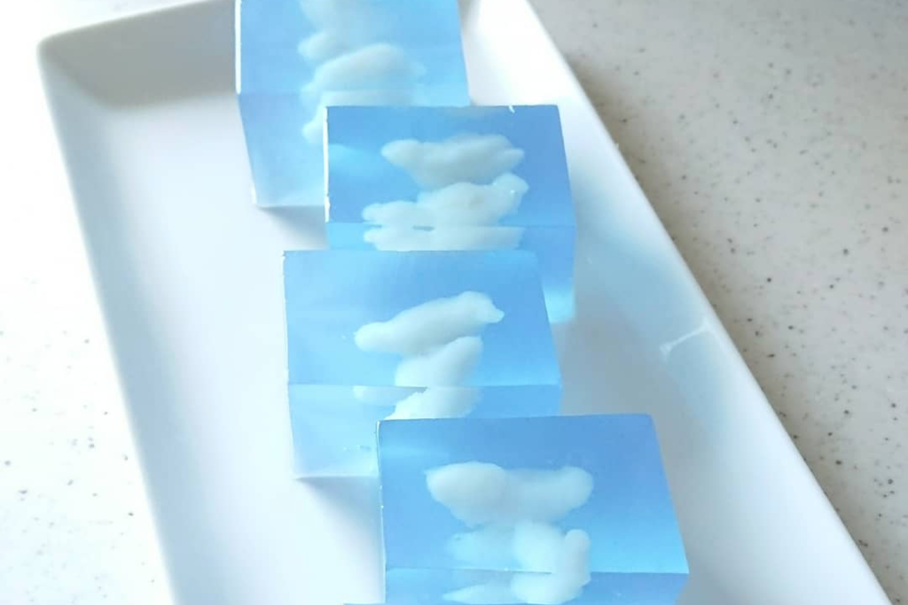 【日本甜品】日本藍天白雲和菓子     雲朵晶瑩剔透超夢幻！
