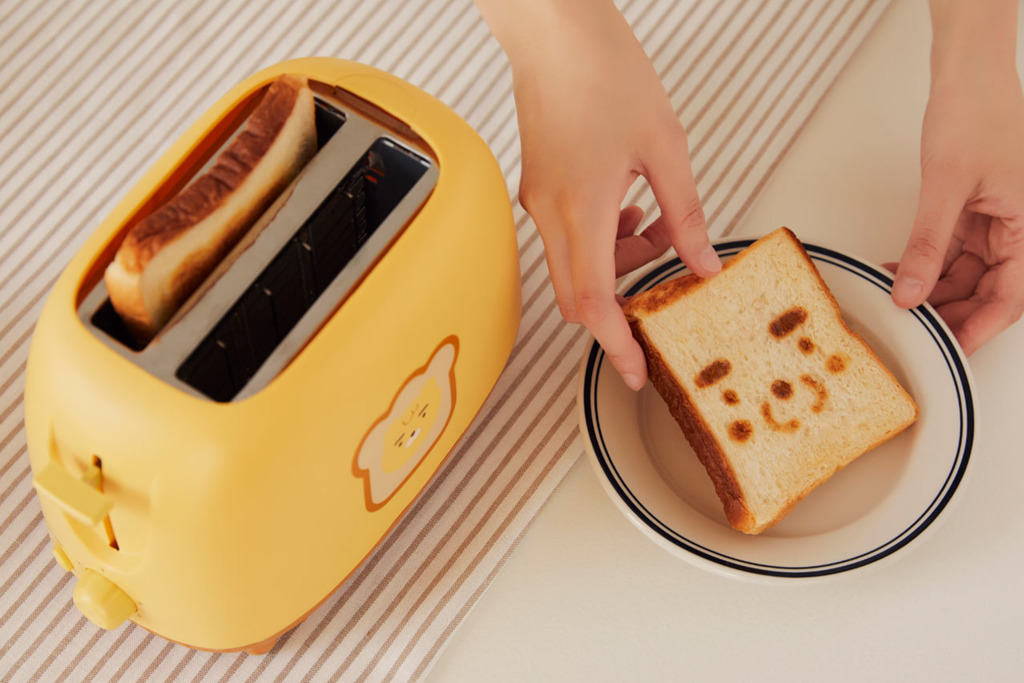 【Ryan精品】韓國Kakao Friends推出Ryan造型多士爐　超輕鬆烤出Ryan大頭圖案麵包