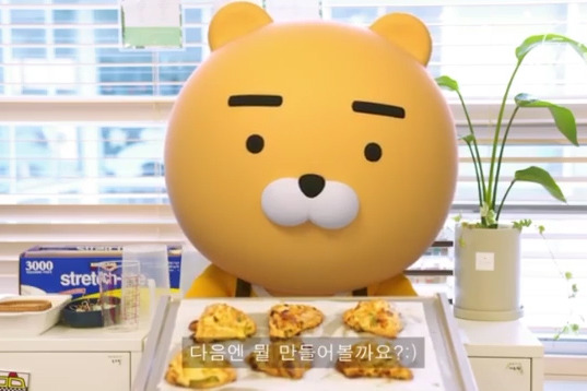 韓國KAKAO FRIENDS可愛Ryan下廚煮餸！　教整金黃香蔥烤餅