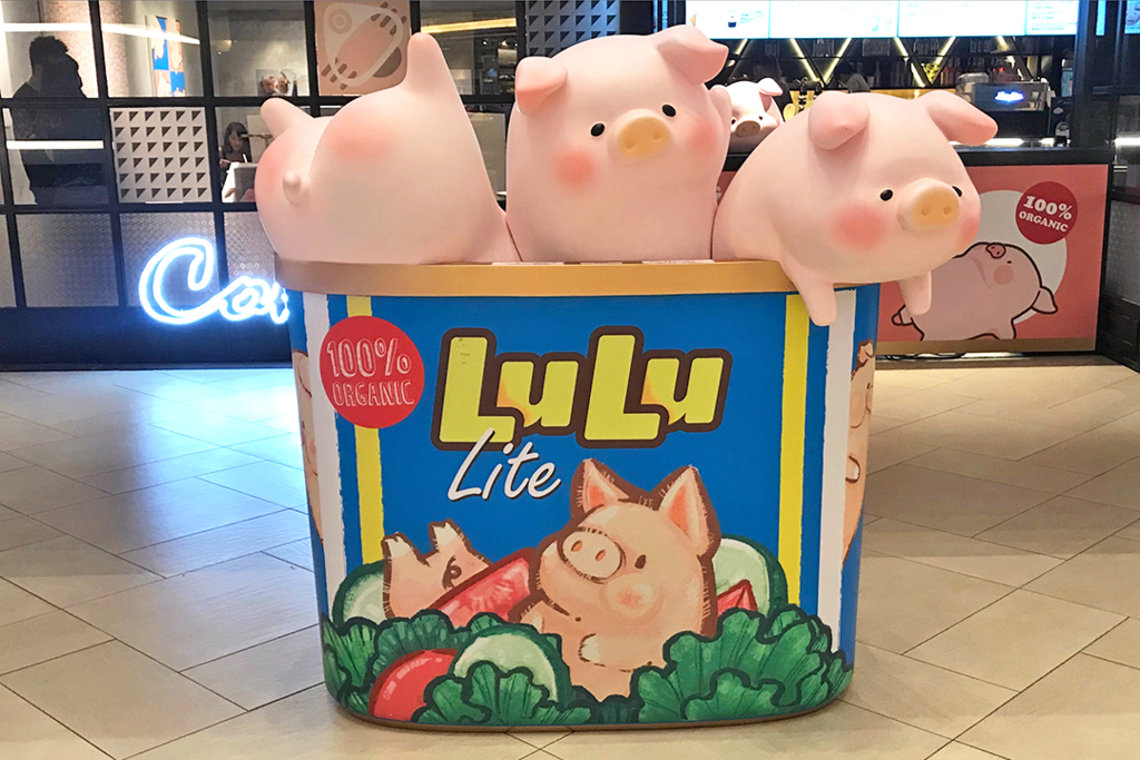 【Lulu豬香港】午餐肉罐頭LULU豬Cafe登陸尖沙咀！　Lulu豬仔奶凍／1.7米高巨型Lulu豬打卡位！