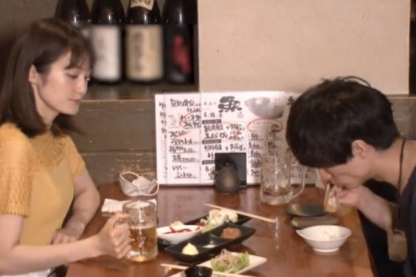 【新冠肺炎】日本醫生教你戴口罩如何飲水／用餐時點坐最安全？堂食面對面坐超危險！