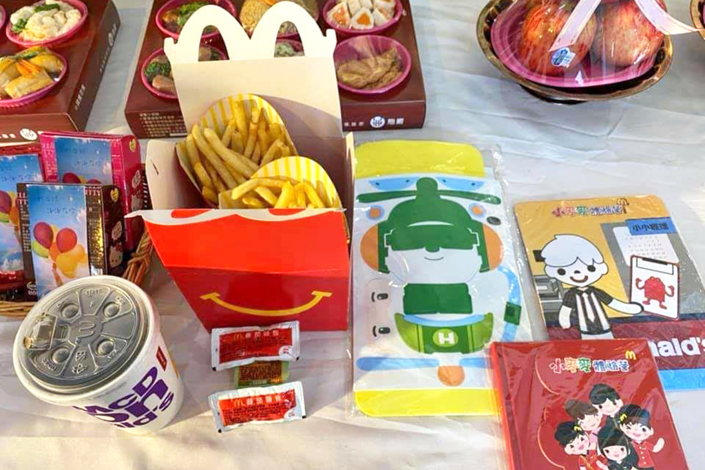 【人間有愛】台灣麥當勞為幫助早逝小女孩圓願　破例清晨即炸薯條窩心送7歲妹妹最後一程