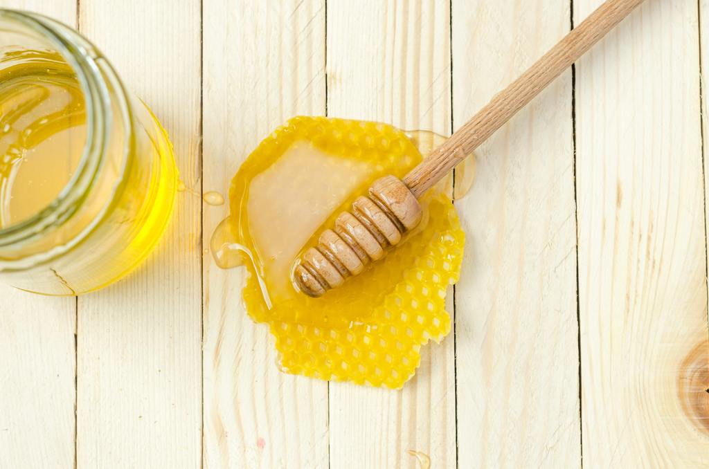 【蜂蜜好處】牛津研究：蜂蜜比抗生素更有效紓緩傷風感冒症狀 患者痊癒時間比平時快1-2日