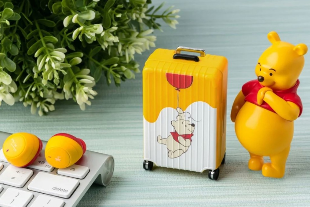 【小熊維尼精品】台灣便利店聯乘迪士尼推出多款精品　小豬造型雪櫃磁鐵／小熊維尼行李箱藍牙耳機