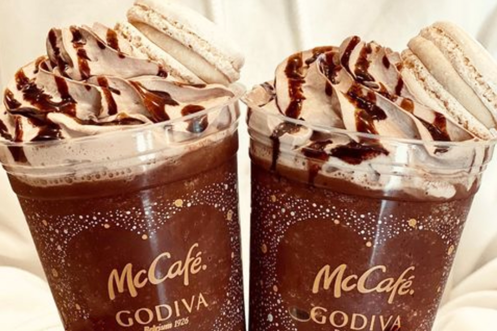 日本麥當勞聯乘GODIVA期間限定特飲　特濃朱古力咖啡沙冰配馬卡龍