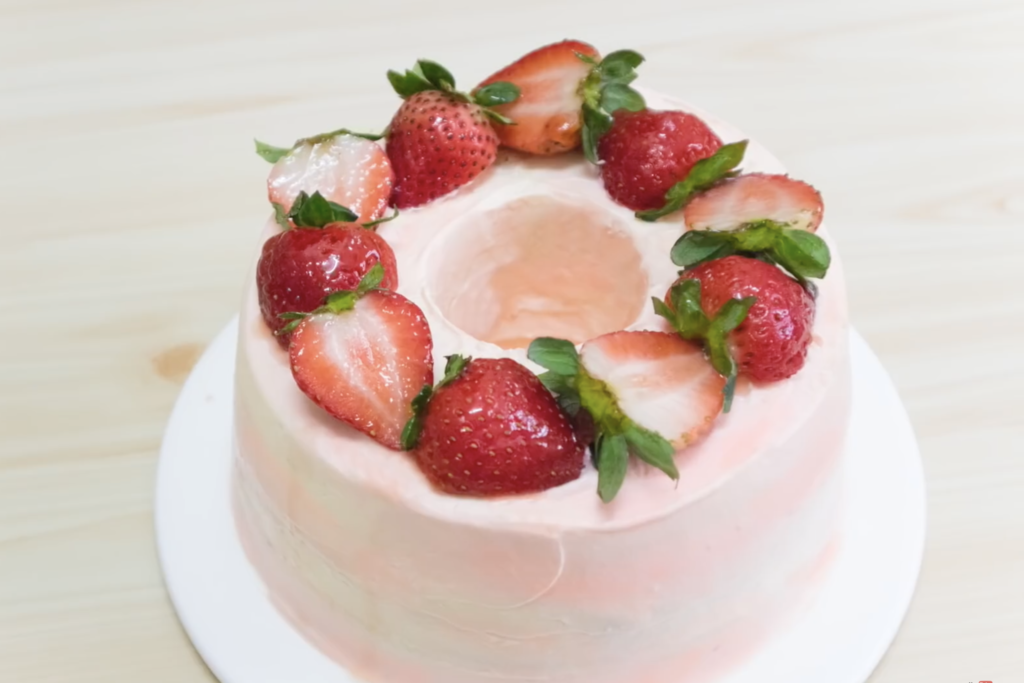 【蛋糕食譜】情人節2021！6步完成粉紅少女打卡甜品  士多啤梨天使蛋糕食譜